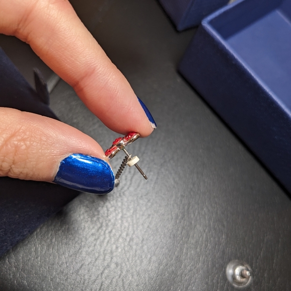 Swarovski Hello Kitty Crystal Earrings Limited Edition - Picture 3 of 6